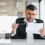 ¿Cómo reclamar daños y perjuicios por incumplimiento de contrato?